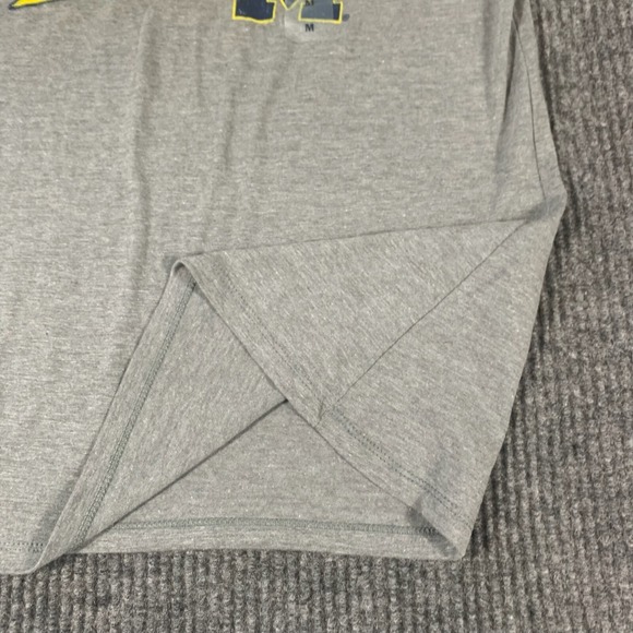 Michigan Wolverines T Shirt Womens Medium Gray Spell Out Script NCAA College NWT - Picture 6 of 9